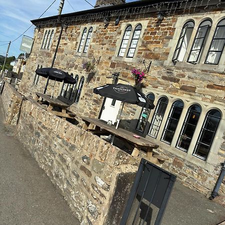 Cross Hands Hotel Llanybyther Exteriér fotografie